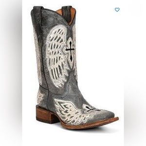 Size 4.5 in girls, Ladies 6.5 worn 5 times still like new!